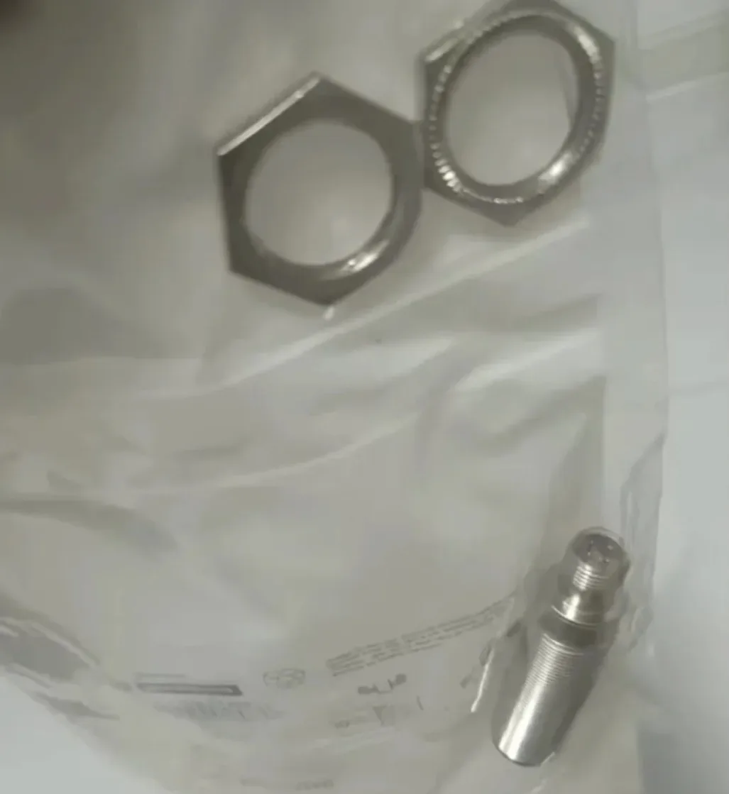 

SX 30 pcs/lot Original new Proximity Switch Sensor XS1N18PC410D