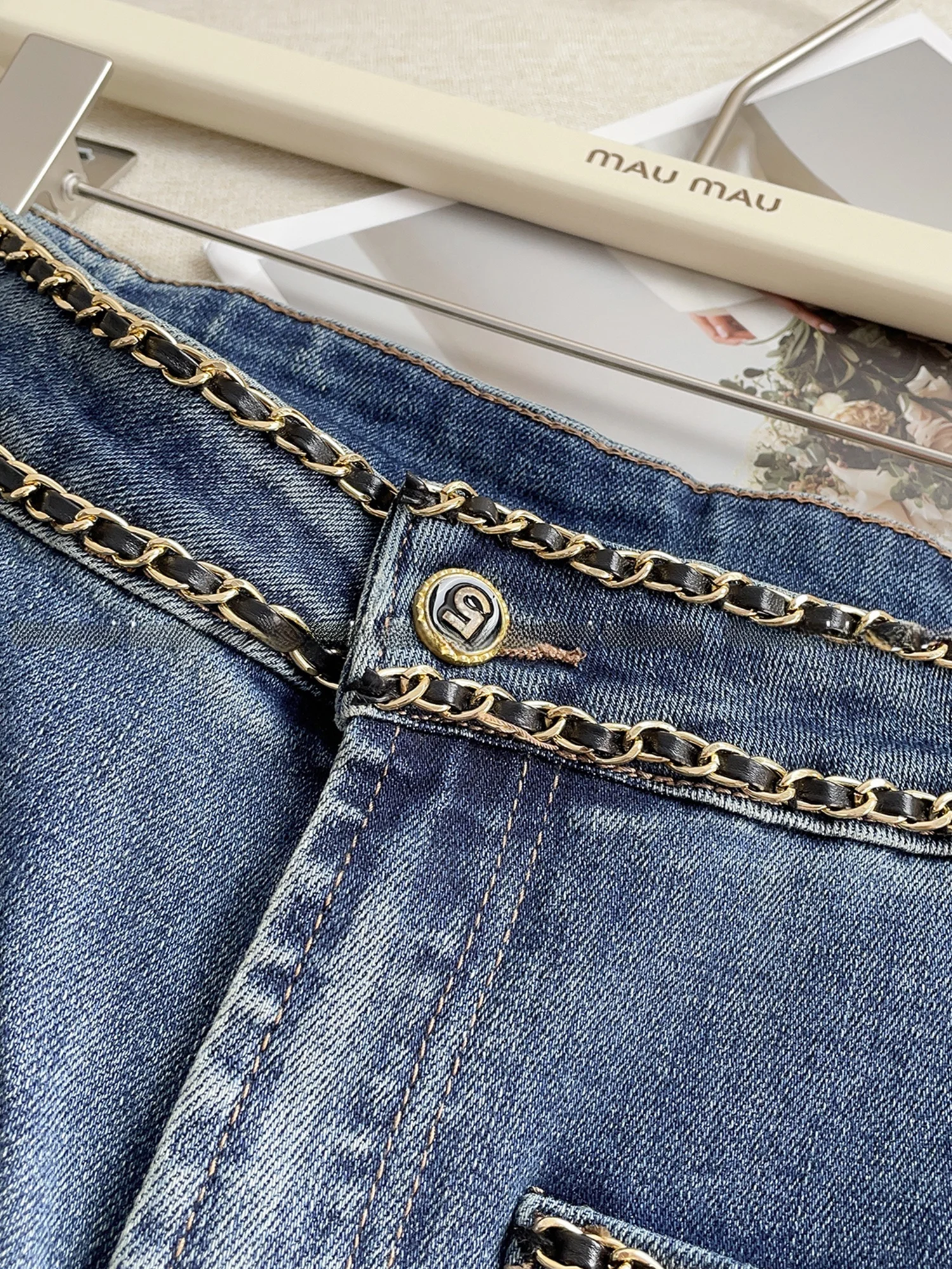 레트로 패셔너블 여름 신상 체인 디자인 슬림 스트레이트 와이드 레그 웨이드 아웃 진 여성용 하이웨이스트 스트레이트 레그 진