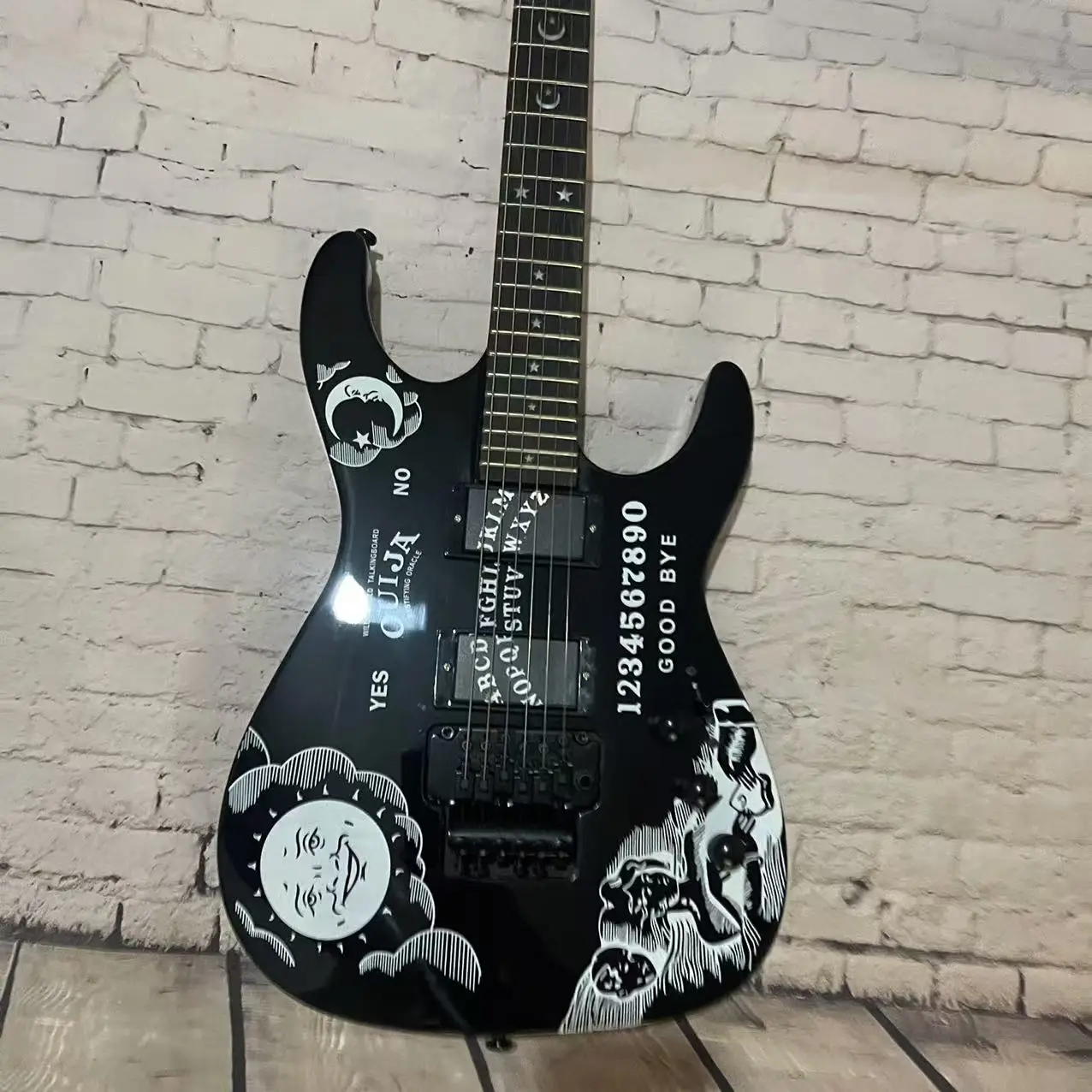 In stock, 6-chord Moon Goddess electric guitar, black hand-painted body, real shipping picture, order shipped immediately