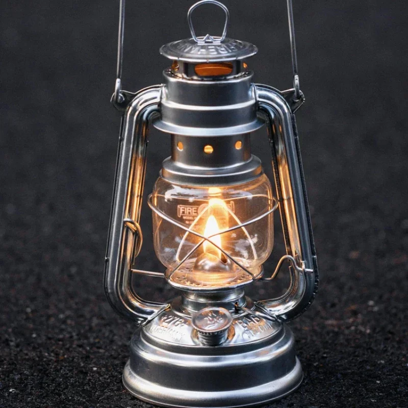 

Outdoor Atmosphere German Version Old-Fashioned Portable Lantern Kerosene Lamp Retro Camping Lantern