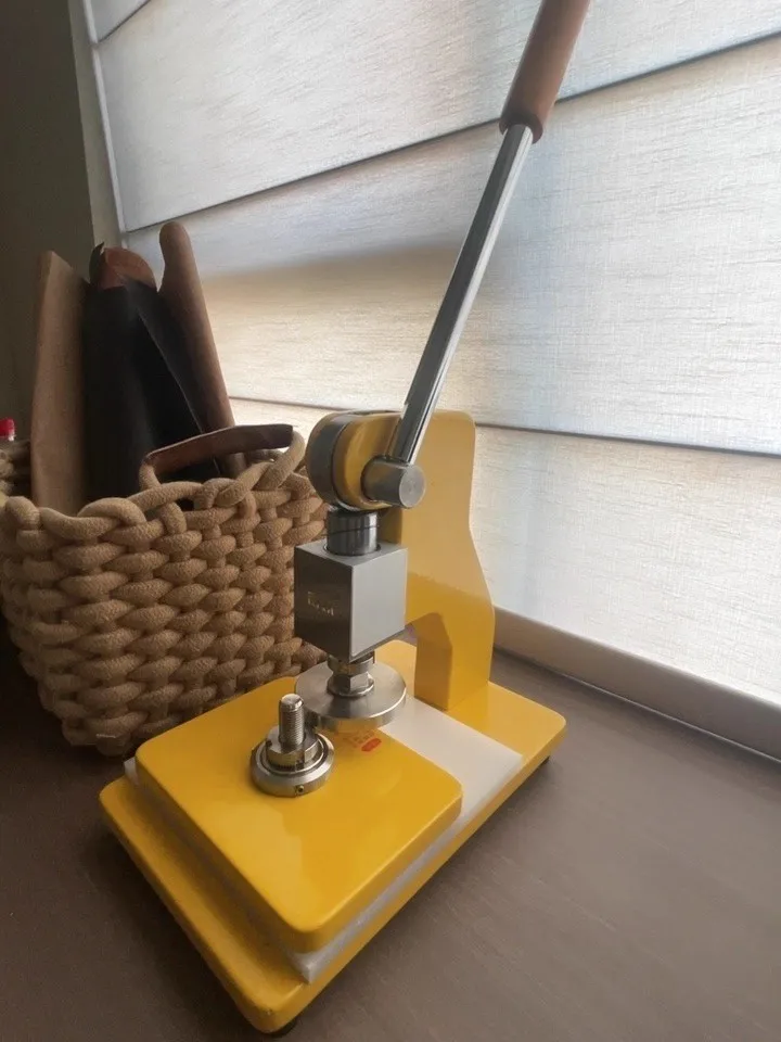 Mini Manual Portable Die Cutting Press 8kg Compact & Easy to Operate for Small Spaces