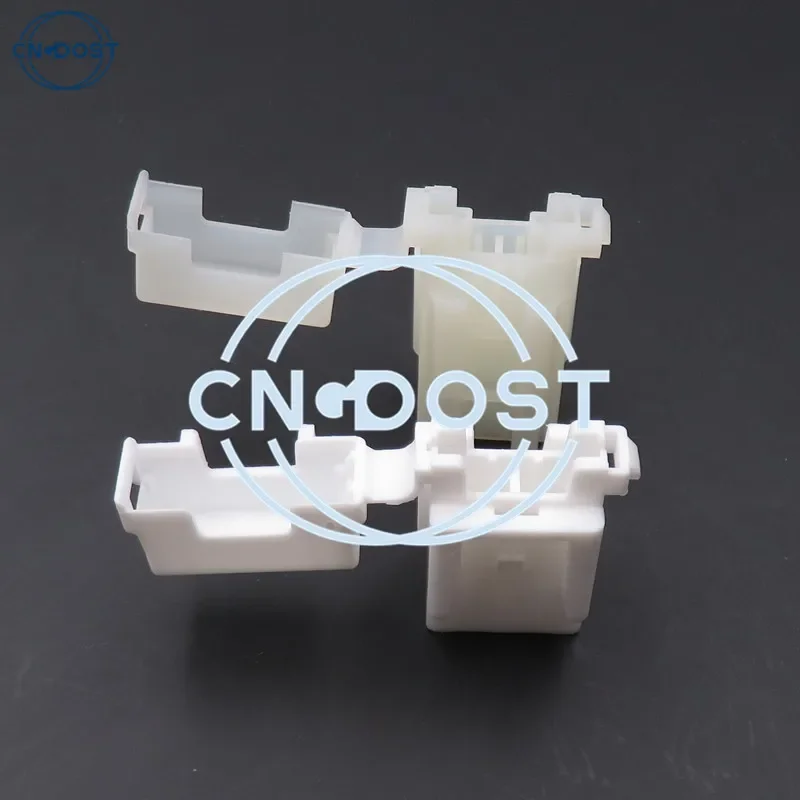 1 Set Standard Auto Insurance Plug AC Assembly White Medium Fuse Box Assembly with 2pcs Terminals Middle Blade Fuse Holders