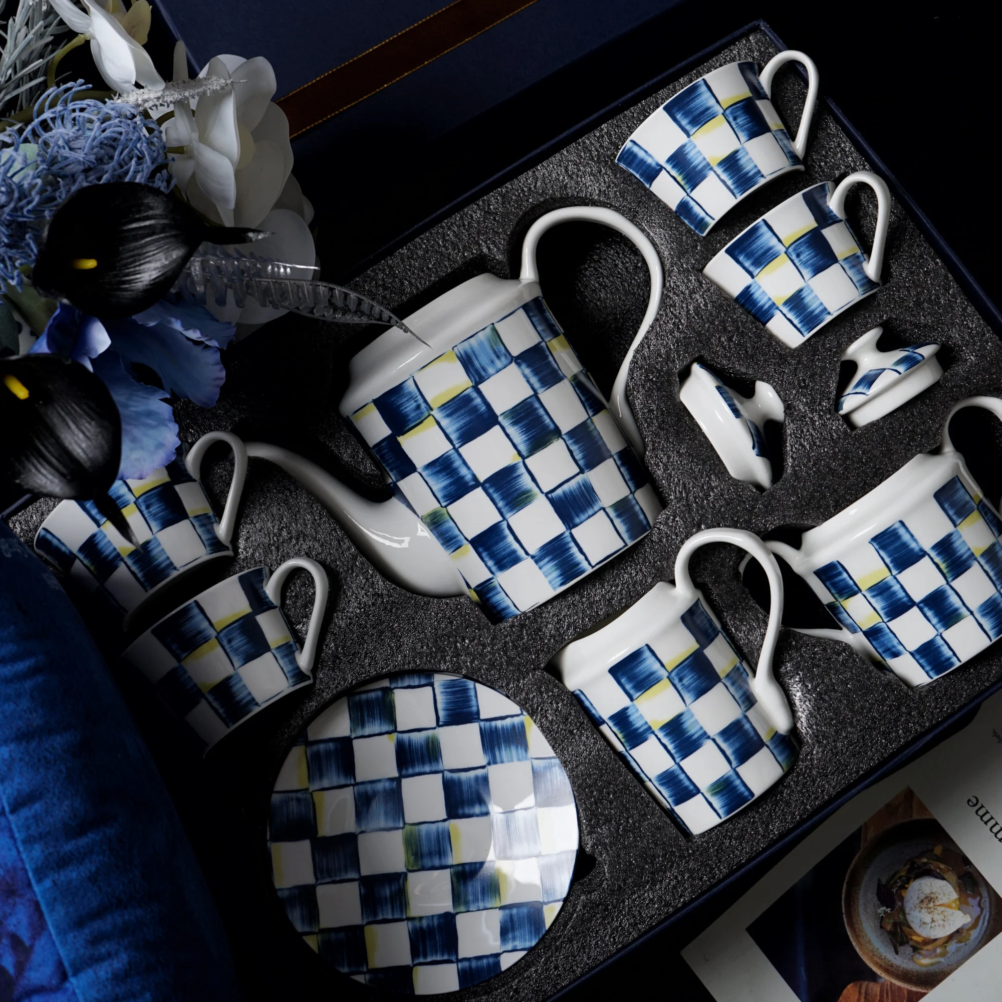 

High Grade Very Simple Blue White Chess Checker Coffee Set Ceramic Inventory Heart Plate Sugar Can Storage Tank