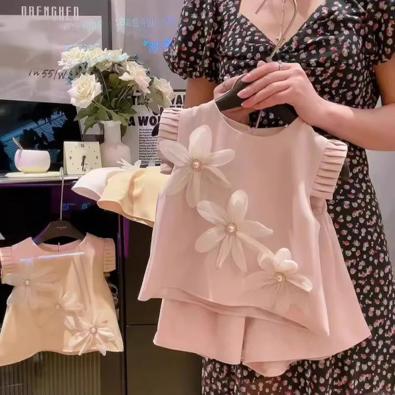 

TOY-Trendy Girls' Outfit2025Summer Baby Girl 3D Flower Flutter Sleeve Top and Shorts Two-Piece Set