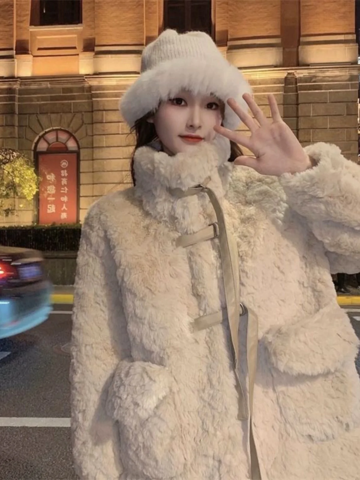 

Женская утепленная шуба из искусственного меха под кролика средней длины, новая зимняя модель, теплая молодежная верхняя одежда в уличном стиле