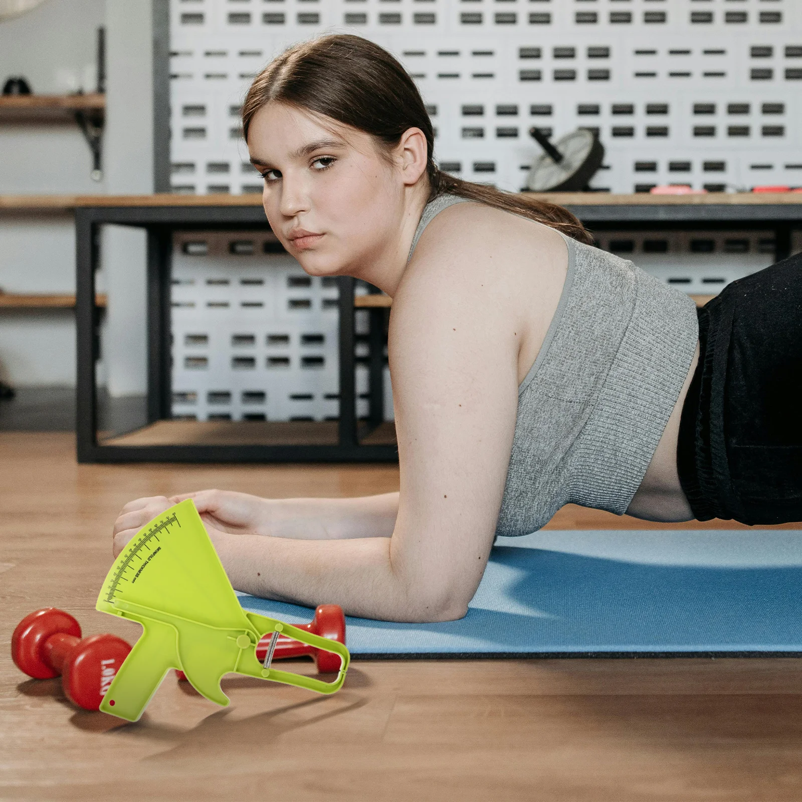 Plicomètre de graisse corporelle, outil de mesure précis des plis cutanés, testeur de graisse corporelle en plastique durable, appareil d'évaluation de la condition physique pour hommes et femmes