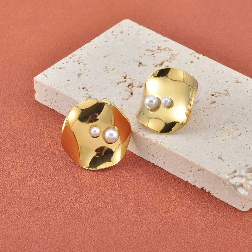 Lokaer Fashion White Imitation Pearl Geometric Earrings Delicate Gold Plated Women's Earrings Stainless Steel Jewelry E26080