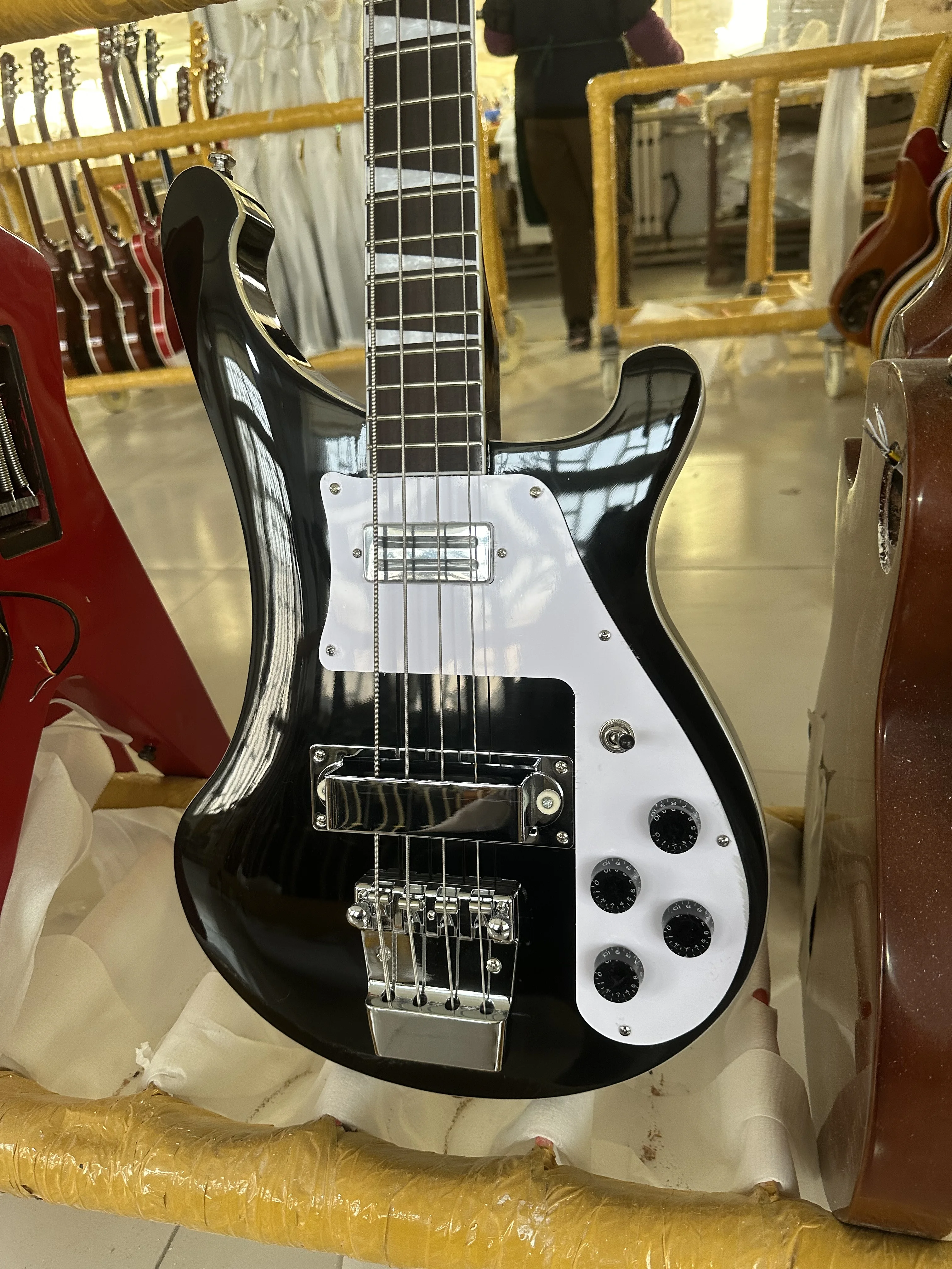 

Ricken 4003 Backer Bass Electric Guitar BLACK Color Chrome Hardware High Quality Guitarra Free Shipping