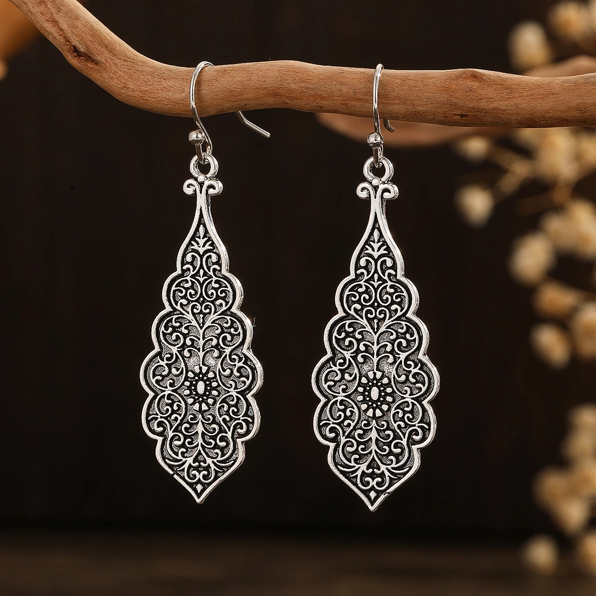 Gorgeous leaf/flower design long earrings for women\'s vintage fashion wedding party jewelry