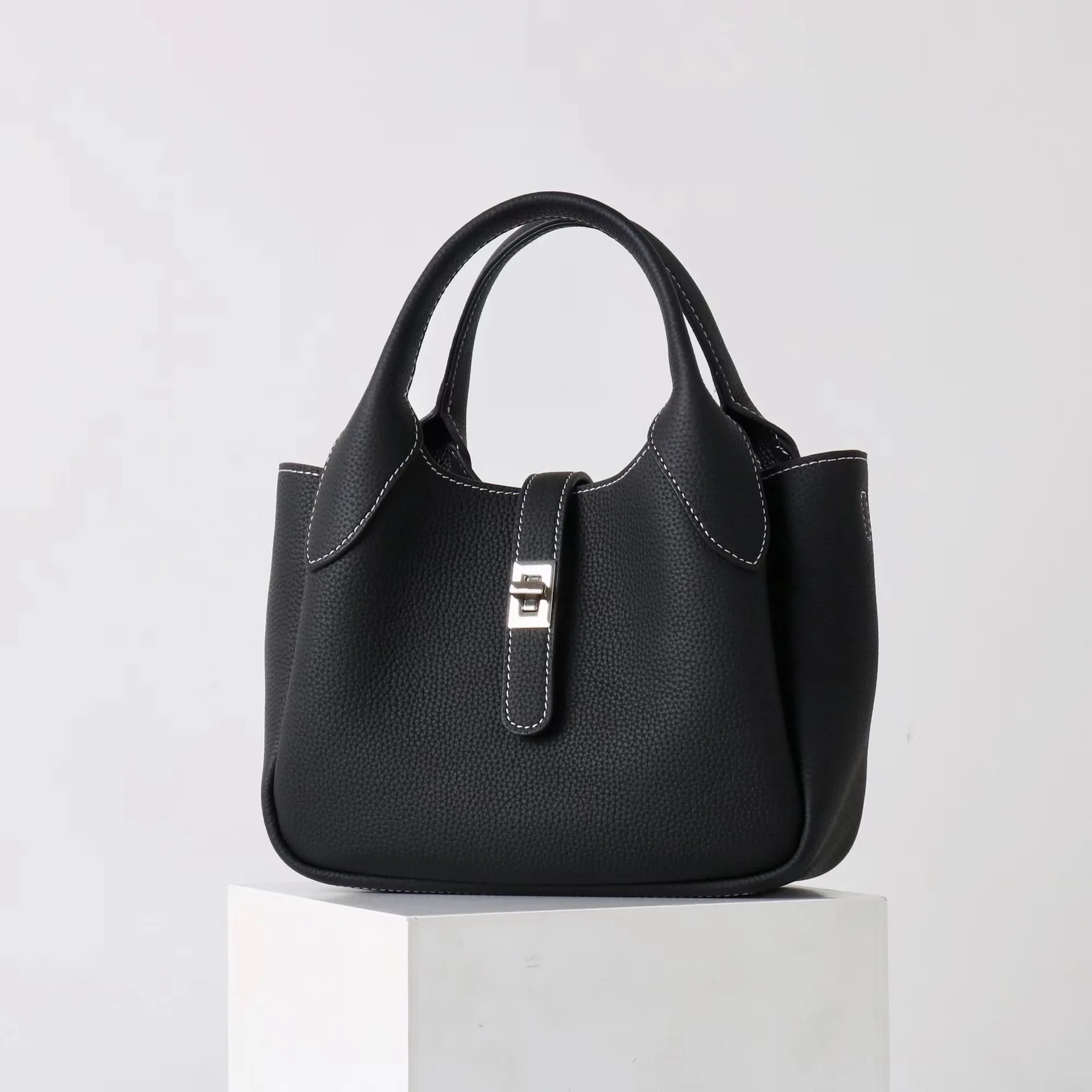 

First layer cowhide women's bucket bag 2025 new niche design high-quality one-shoulder crossbody bag fashionable simple handbag