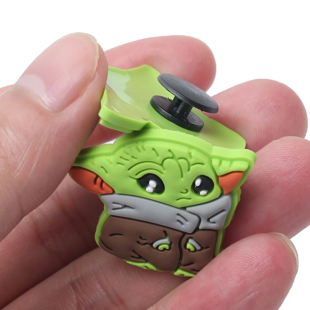 Miniso Yoda-abalorios para zapatos de bebé, serie Popular de películas, diseñador para zapatos, accesorios para zuecos clásicos, regalo para niños,