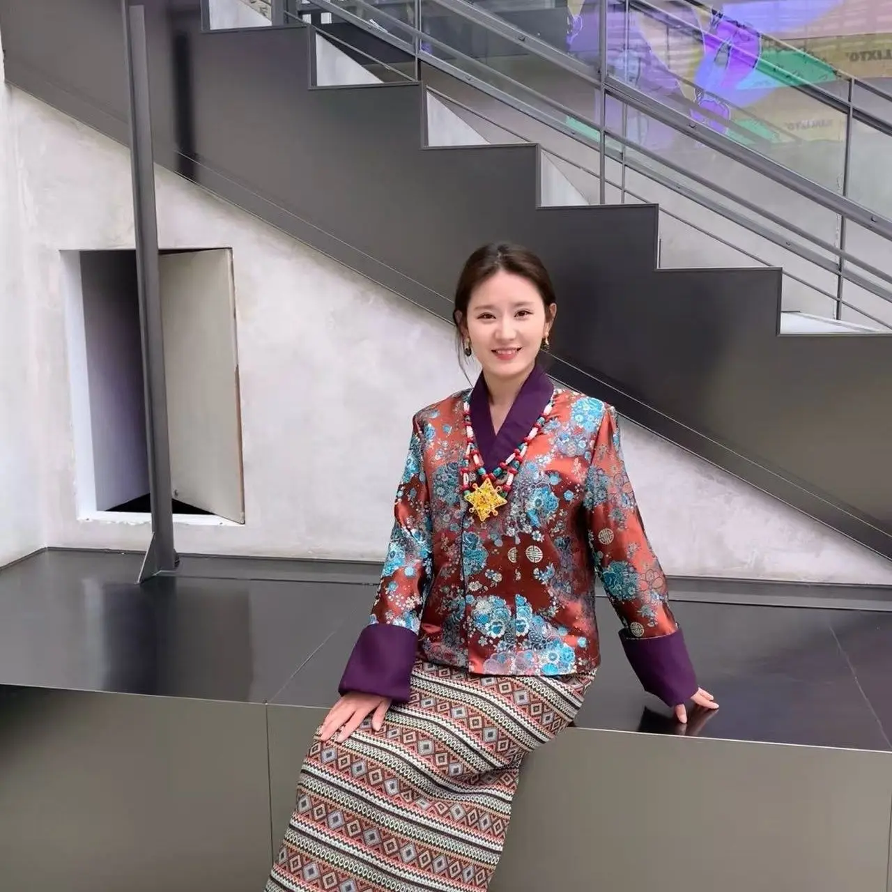 

New Tibetan Bhutan Bora Temperament Women's Lhasa Fashion Two-piece Set