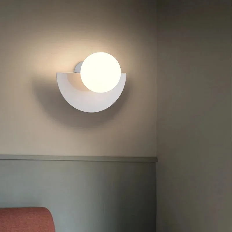 LED Wall Lamp Nordic Wrought Iron Bedroom Bedside Wall Lamp Simple Colorful Plastic Ball Indoor Living Room Wall Lamp Home Decor