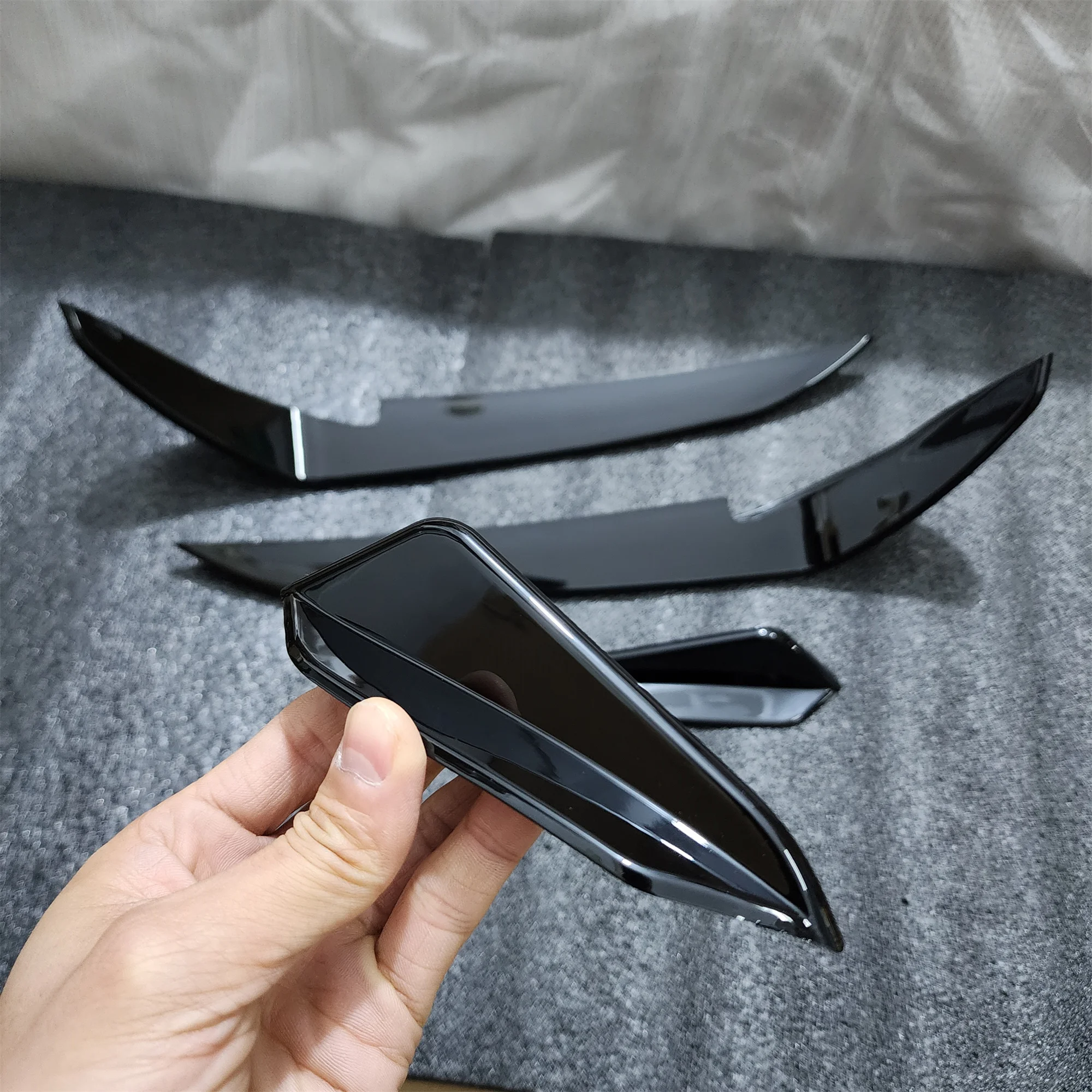 Glänzend schwarz RevoZport Style Frontstoßstange Aero Kit Canard Wings für Volkswagen Golf 7.5 GTI GTD R R-Linie 2017–2020 – Detail 1