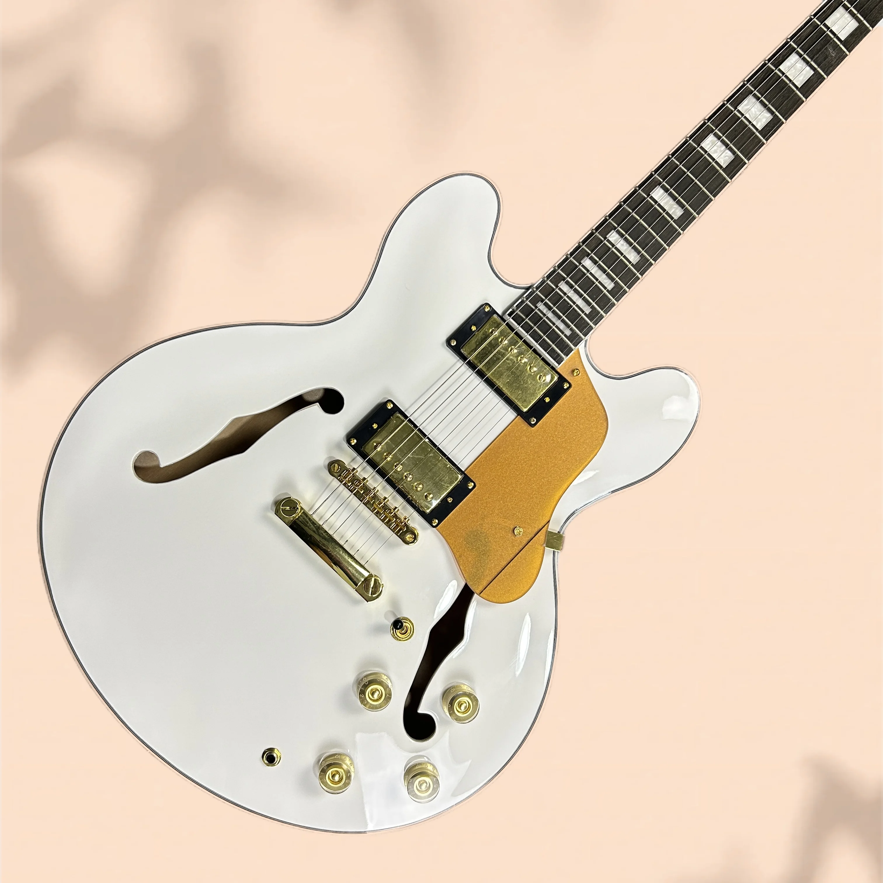 Good Quality and Timbre White ES 335 Electric Guitar Semi Hollow Roosewood Fingerboard Maple Body 22 Tone Position  ﻿