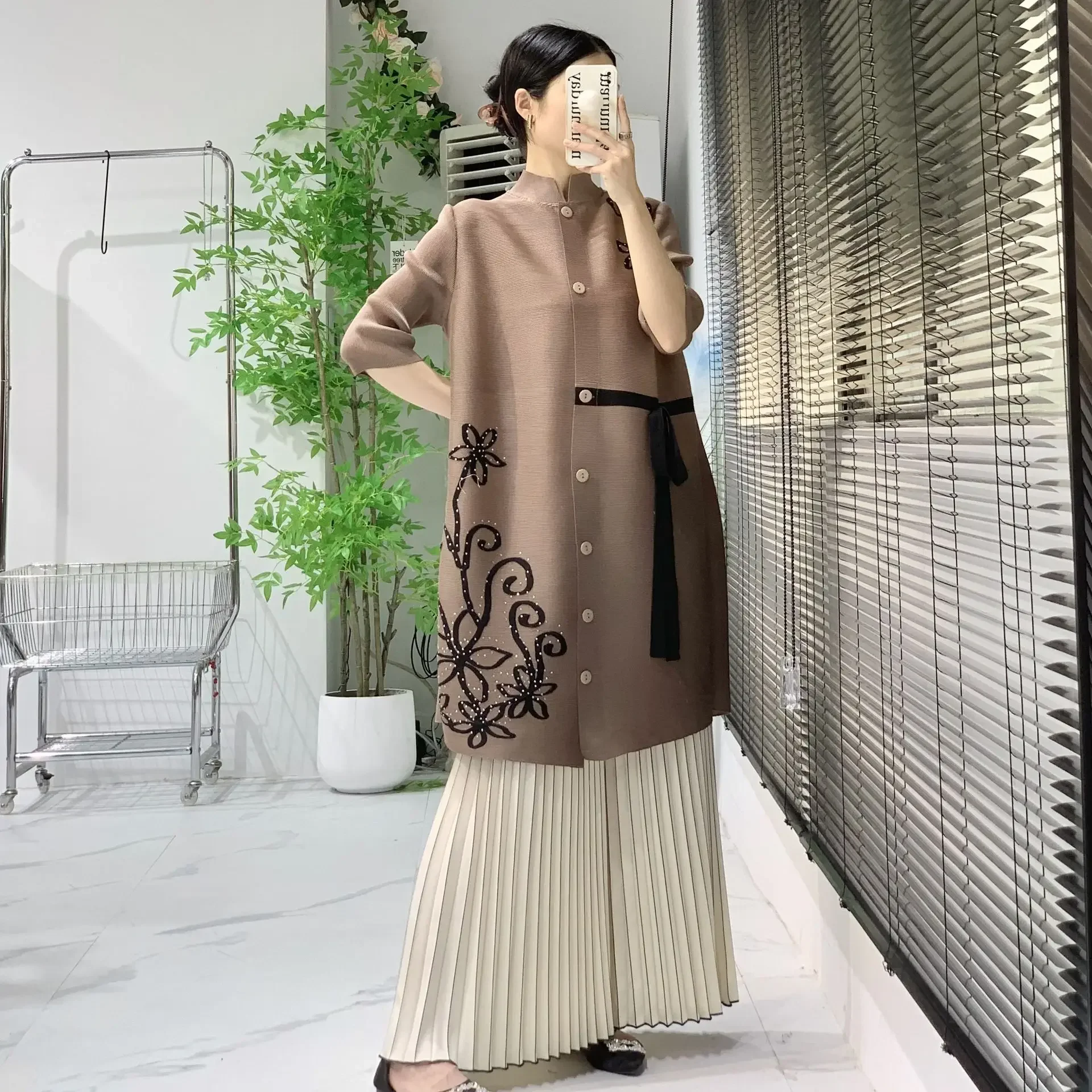 Miyake Pleated High-end Dress, Fashionable Embroidery, Loose Large Size, Stand Collar, Mid-sleeves, Single-breasted, 2024 New