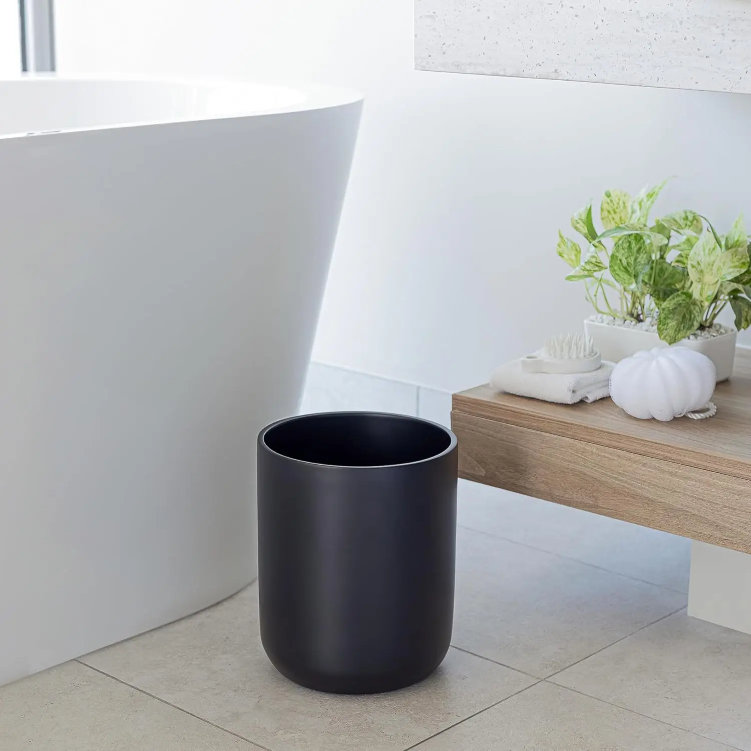 Matte black round compact trash can mini, 2 gallon /7.5 liter trash can, small wastebasket, suitable for home office.