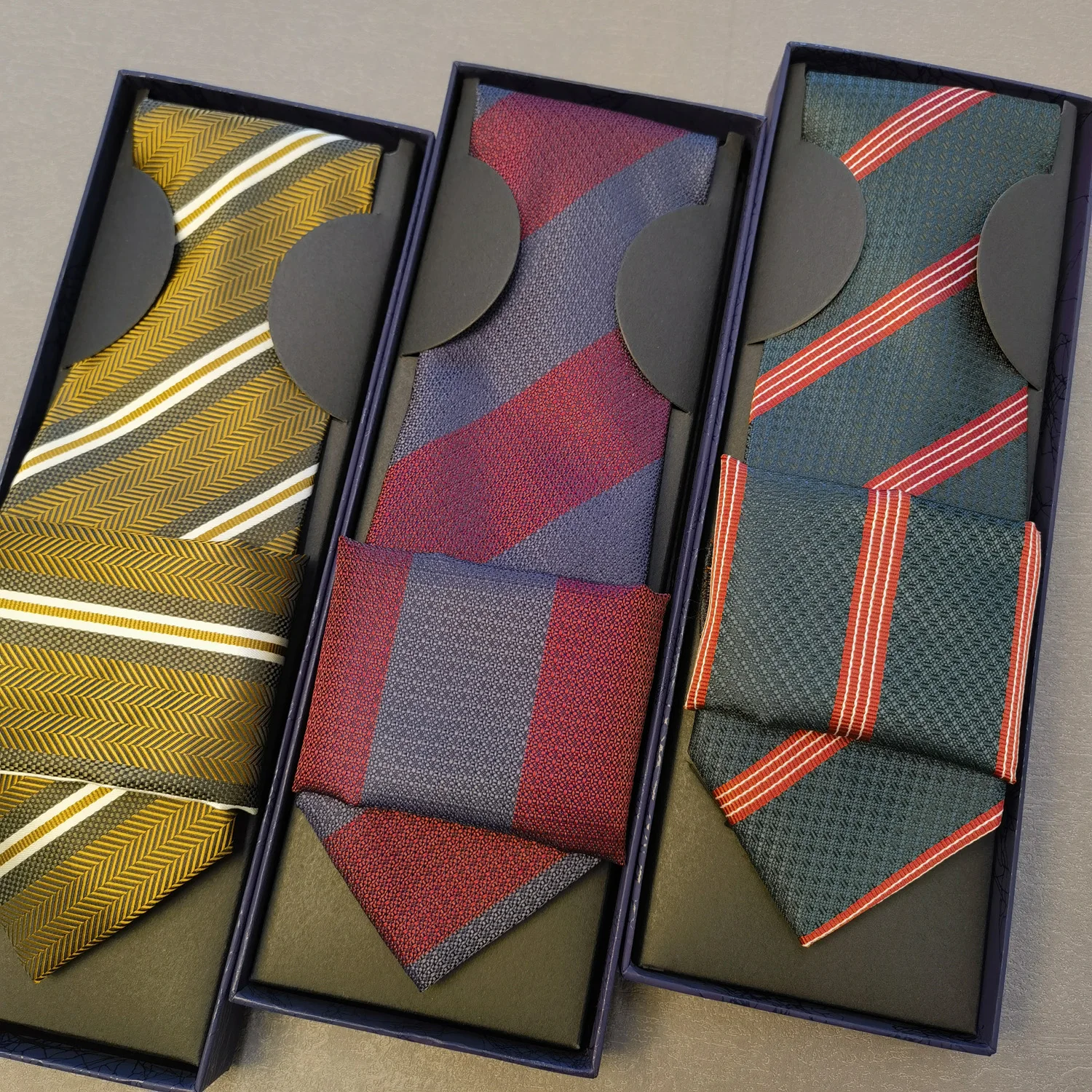 Luxuriöses Krawatten-Set, rotbraun, goldfarben, gestreift, Einstecktuchhalter, quadratisches Set mit Box für Herren