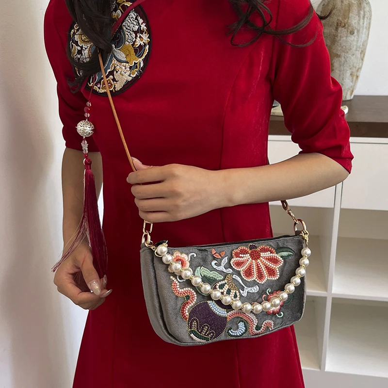 Chinesische Umhängetasche mit Blumenstickerei, Damen-Schultertasche, Handtasche mit Perlenhenkel, Vintage-Geldbörse im ethnischen Hanfu-Stil – Detail 12
