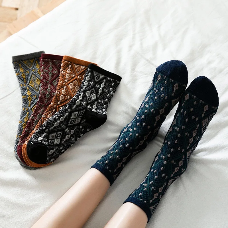 Fashion Elegant Harajuku Retro Jacquard Woman Socks Vintage Novelty Ethnic Cotton Casual Breathable Girls Sox Autumn Winter