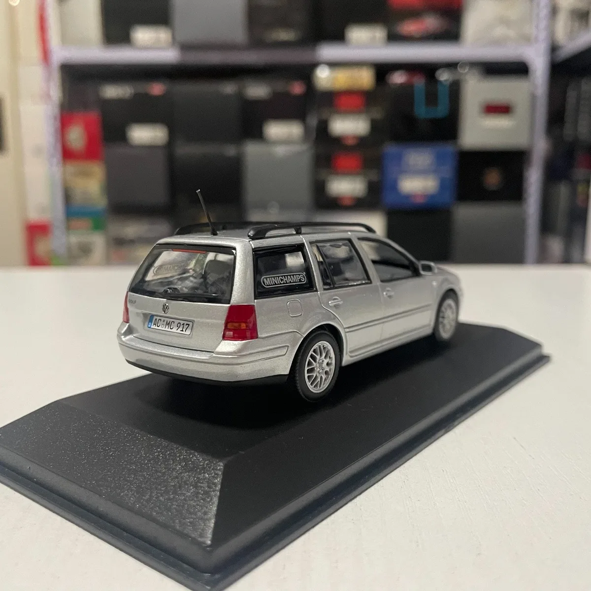 Diecast 1:43 Scale GOLF MK4 Alloy Car Model Collection Souvenir Display Ornaments Vehicle Toy