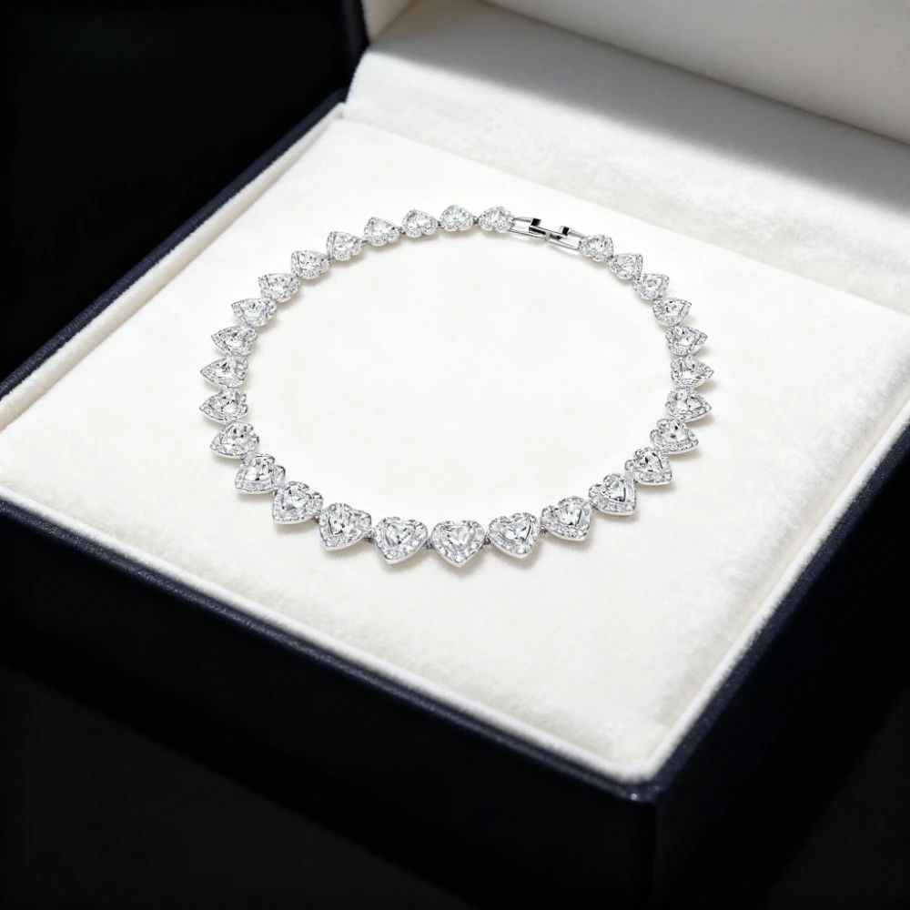 

Inlaid with chain-shaped heart-shaped zircon S925, love is an eternal declaration of layered starlight.