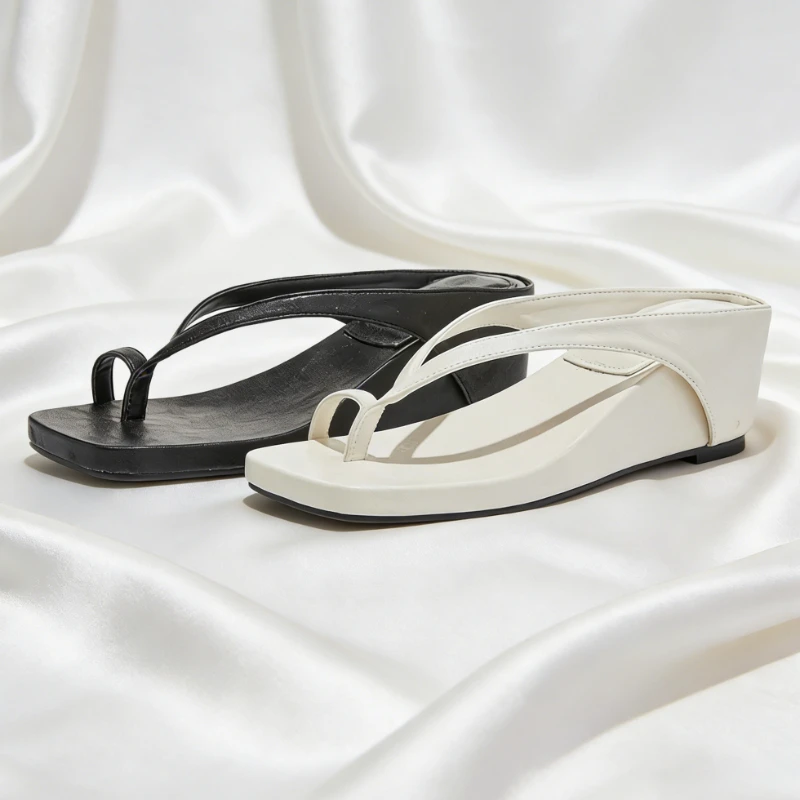 

Летние женские шлепанцы 2026: модные сандалии с узким ремешком, удобные, нескользящие, на танкетке