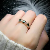 Retro Rings for Women Sweet Shiny Green Rhinestone Ring Index Finger Tail Ring Decoration Wedding Party Jewelry Birthday Gift