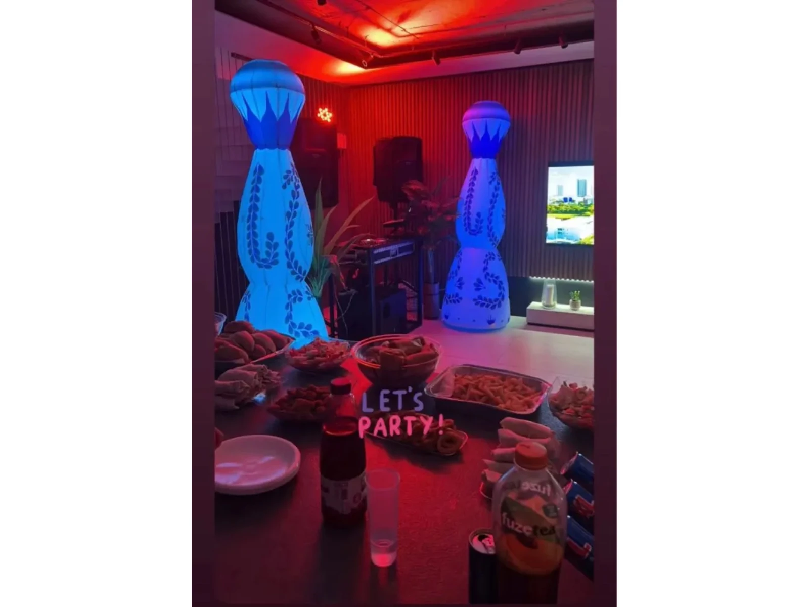 

Inflatable Azul Pillars for Night Parties & Events, Giant Inflatable Pillars for Fun Party