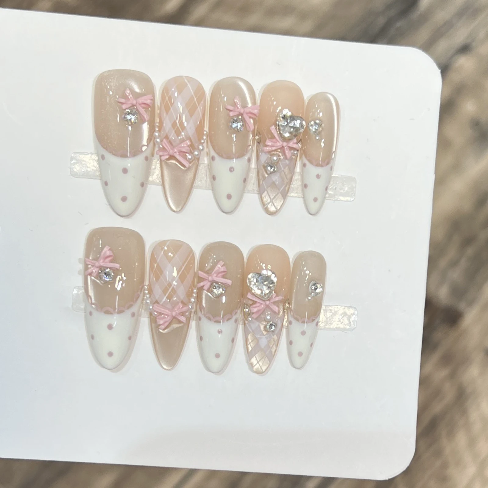 10 Stück handbemalte französische Katzenaugen-Kunstnägel in ovaler Form mit Schmetterlings-Herz-Strasssteinen für Frauen, Party, Valentinstag, Geschenk