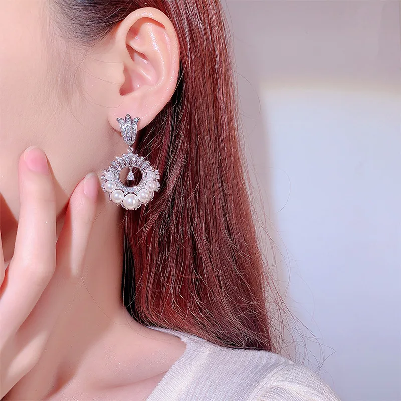 Charms French Retro White Pearl Hoops Earrings 2024 Trend for Women Fashion Luxury Piercing Jewelry Friends Gift Free Delivery