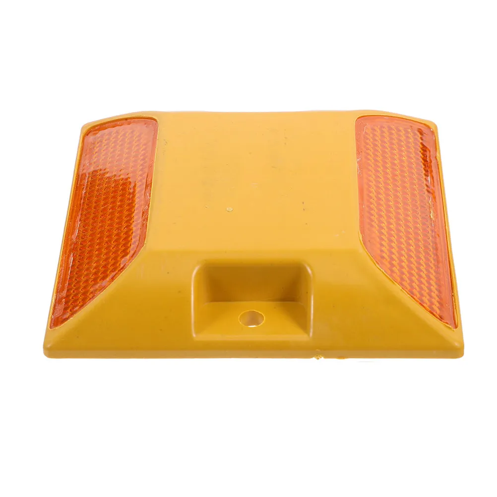 

High Visibility Reflective Road Studs Plastic Pavement Markers for Driveway Highway Parking Lot Temporary Permanent Installation