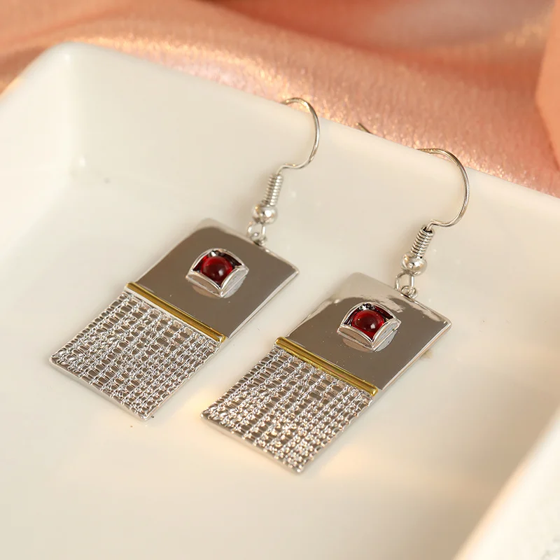Modische, schlichte Anhänger-Ohrringe für Frauen mit Blocktextur-Design, vielseitige Ohrringe für den täglichen Arbeitsweg, Partys und Abendessen.