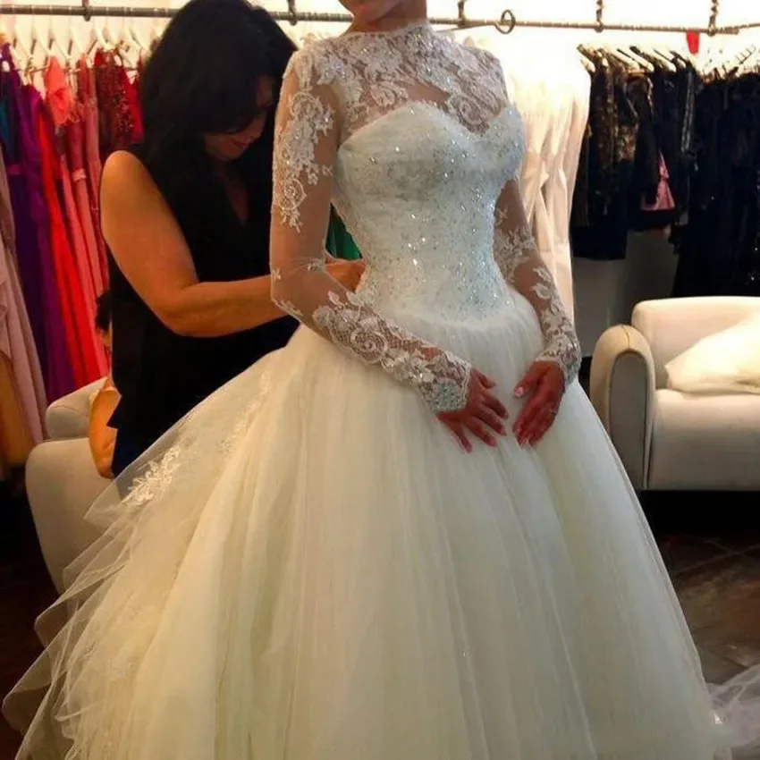 

Sexy Sheer Neck Lace Long Sleeves Ball Gown Wedding Dresses Tulle Applique Beaded Court Train Bridal Gowns