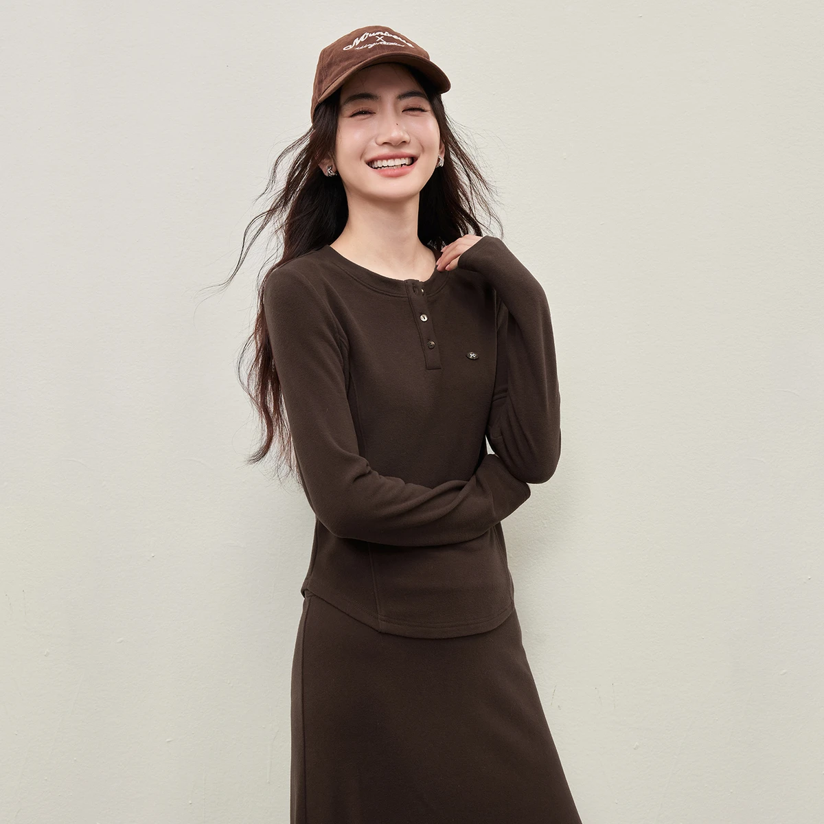 

SENTUBILA Women T-shirts Casual Long Sleeve Knitted O-neck Tees Autumn 2025 Commute​ Slim Fit Soft Warm Ladies Tops 154SF5402