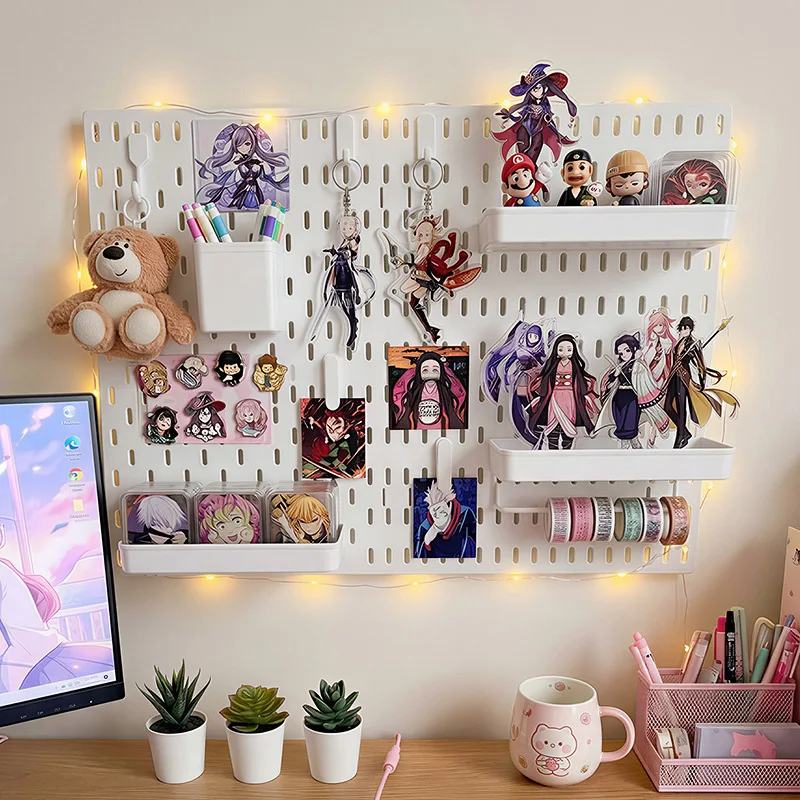 Bohrfreier Pegboard-Wandorganizer für Anime-Zimmer – Aufbewahrung für Abzeichen, Ständer, Schlüsselanhänger, Figuren und Plüschtiere
