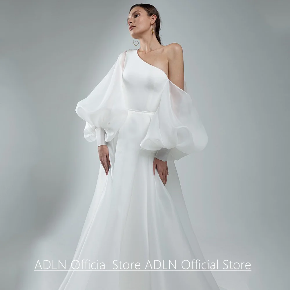 Gaun Pengantin Custom Model Puff Sleeves Satu Bahu Model Mermaid dengan Rok Organza Lepas Pasang