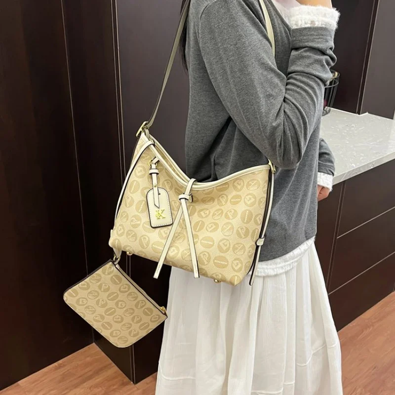 

Luxury Women's Hand Bags Made Of Premium Leather Boasting Trendy Vintage High-End Spacious Daily Look​