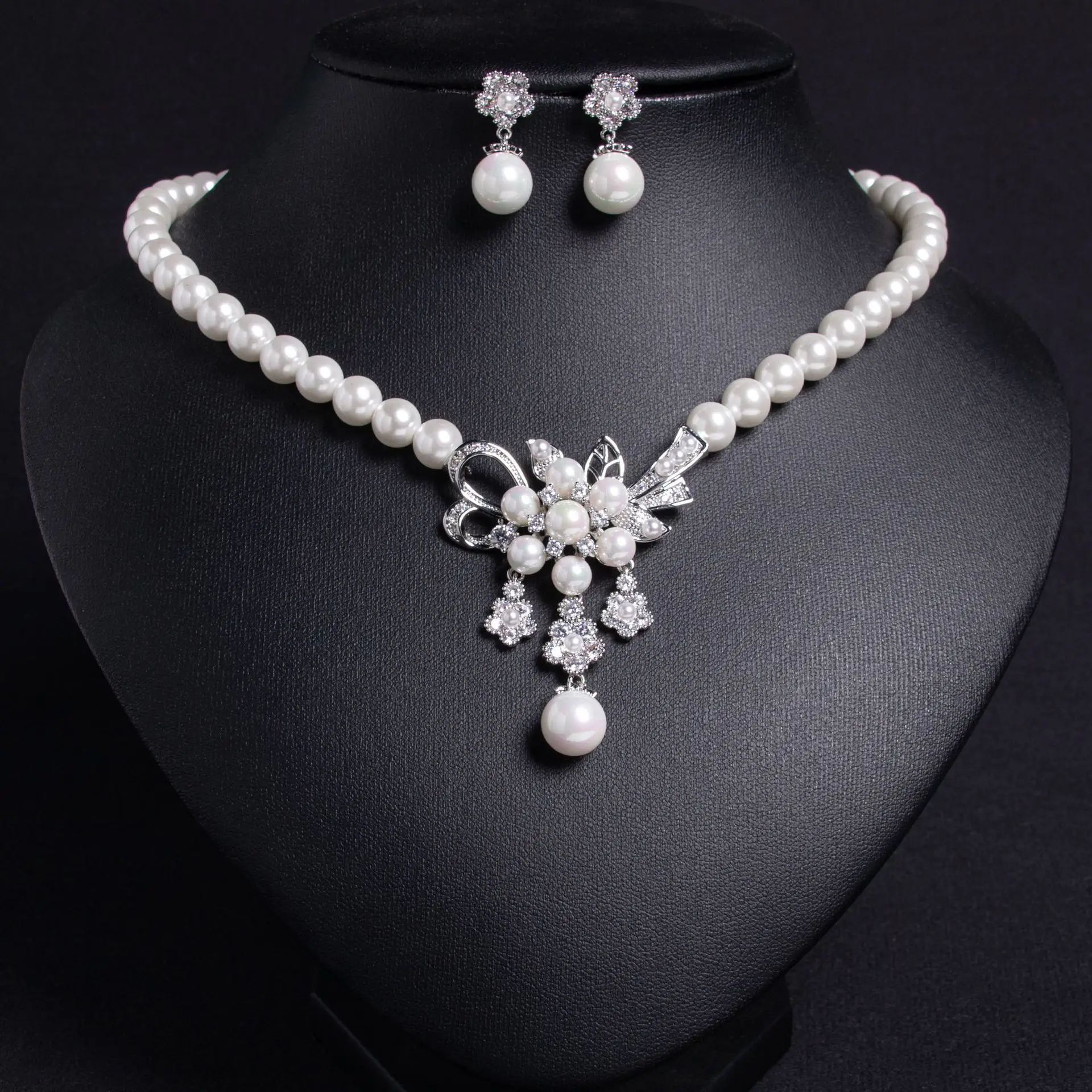 

2025 Female Super Glitter Pearl Bridal Necklace Earrings Set