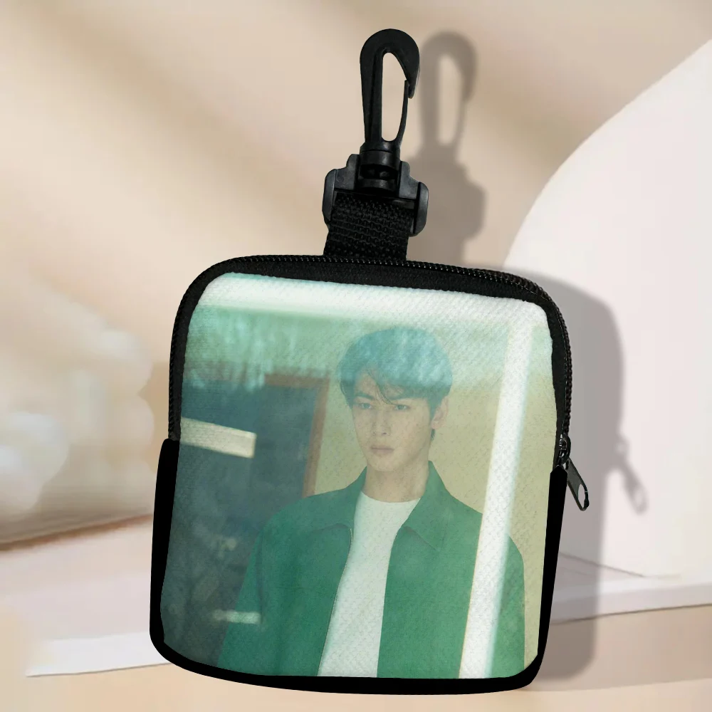 

Cha EunWoo Flower Pattern Printing Large Capacity Coin Wallet, Digital Printing Coin Wallet Storage Bag 3.3