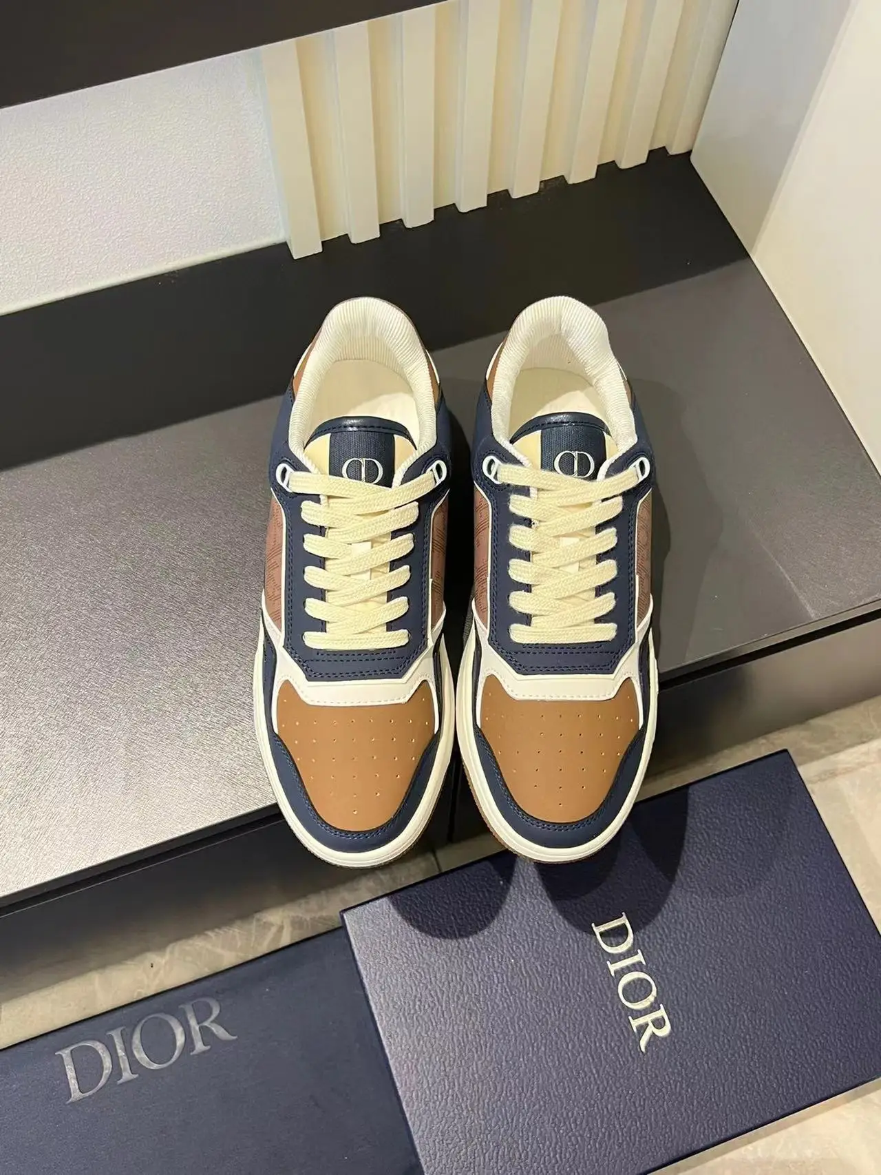 

Sneakers basse da uomo con Patchwork a blocchi di colore di nuova moda all'aperto scarpe da tavola traspiranti casual B27