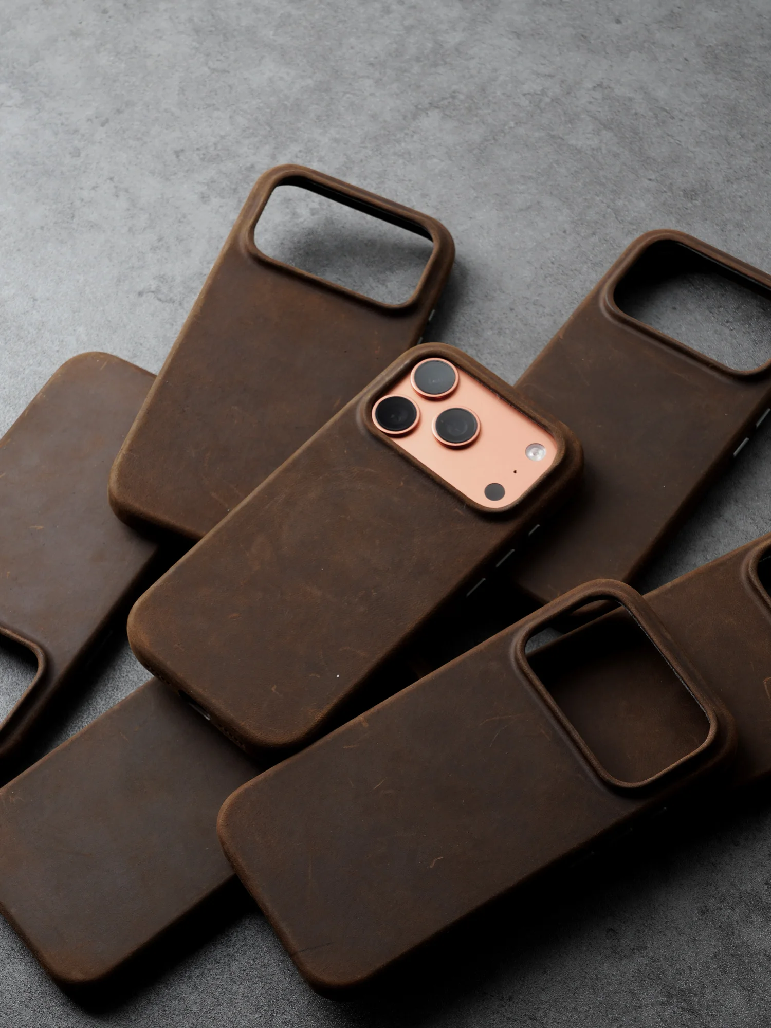 YMW Handgefertigte Crazy Horse Echtleder-Hülle für iPhone 18 17 Pro Max Magnetische PULL-UP Kratzfeste Rindsleder-Handyhülle – Detail 5