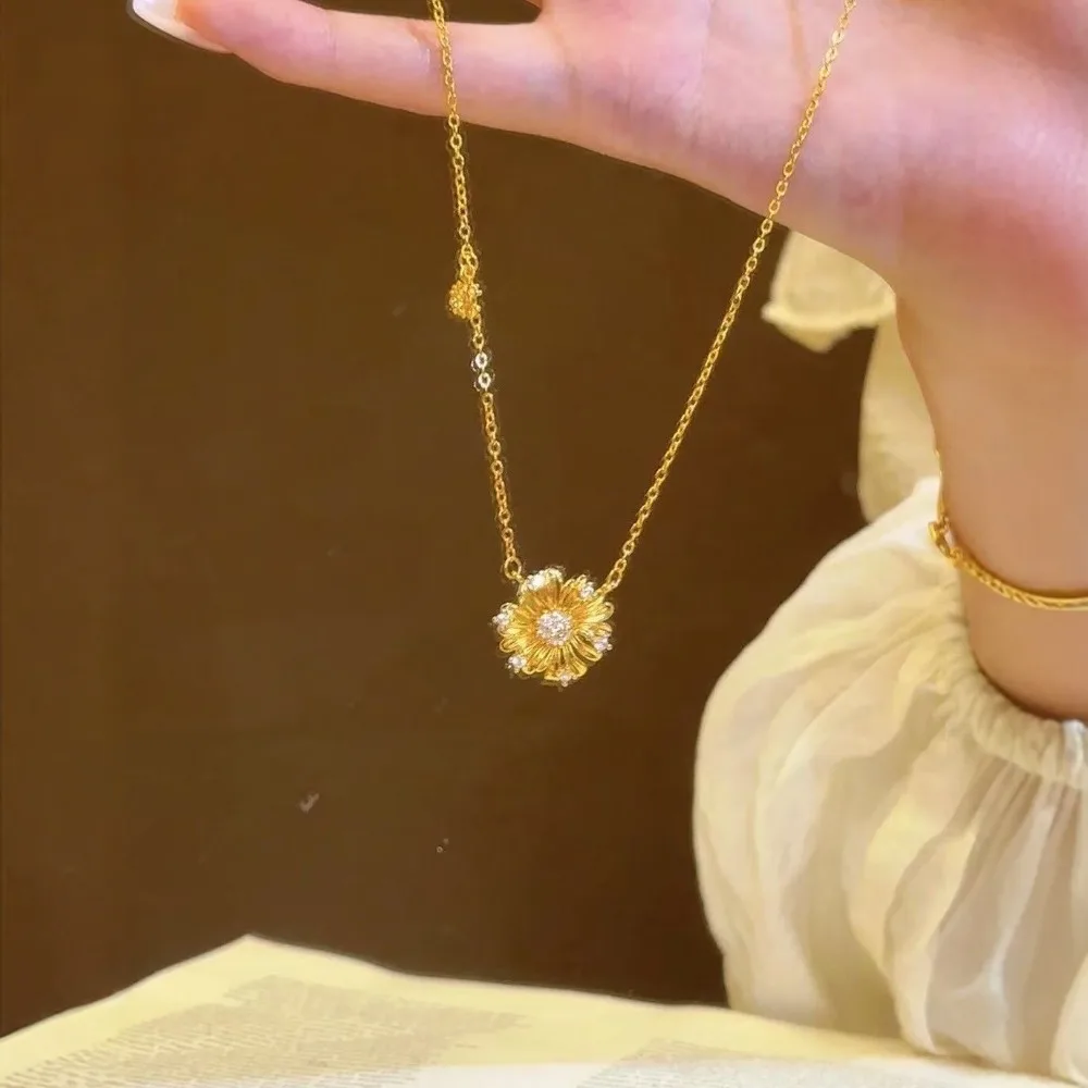 Women light luxury senior sense of jewelry small design pendant collarbone chain ornaments 9999gold