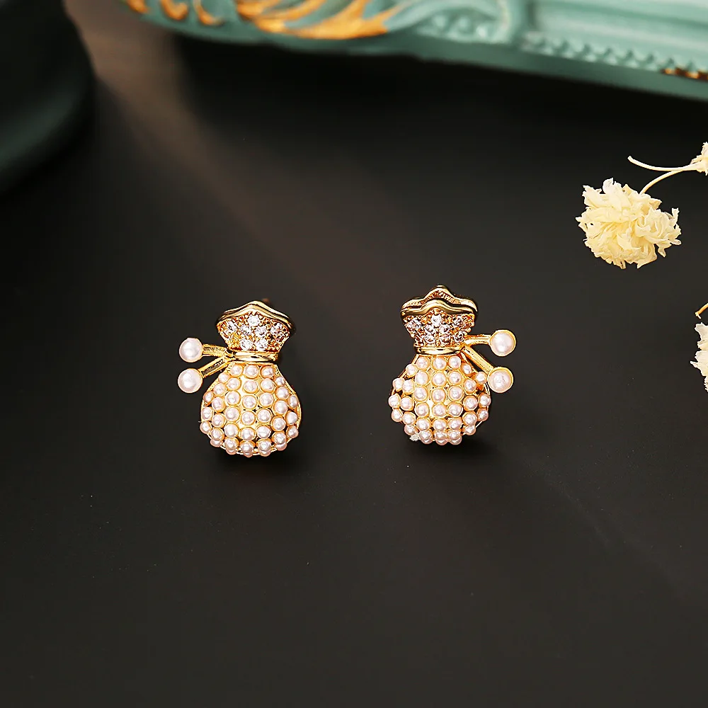 

Lucky money bag, millet beads earrings, niche design, high-end, small and exquisite earrings, silver needles, elegant earrings