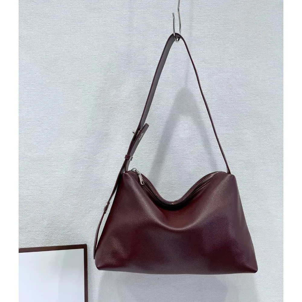 

2026 New Autumn and Winter Armpit Texture Unique First Layer Cowhide Commuting Versatile Portable Shoulder Messenger Bag