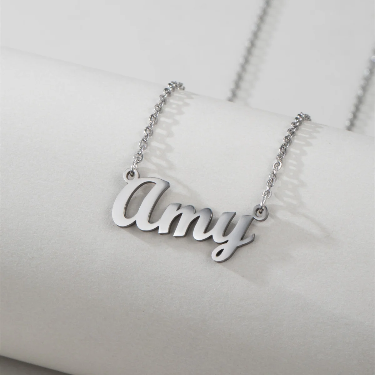 1 Steel English Name Necklace, Simple and Exclusive Personalized Fashion Accessories, Suitable for All Seasons