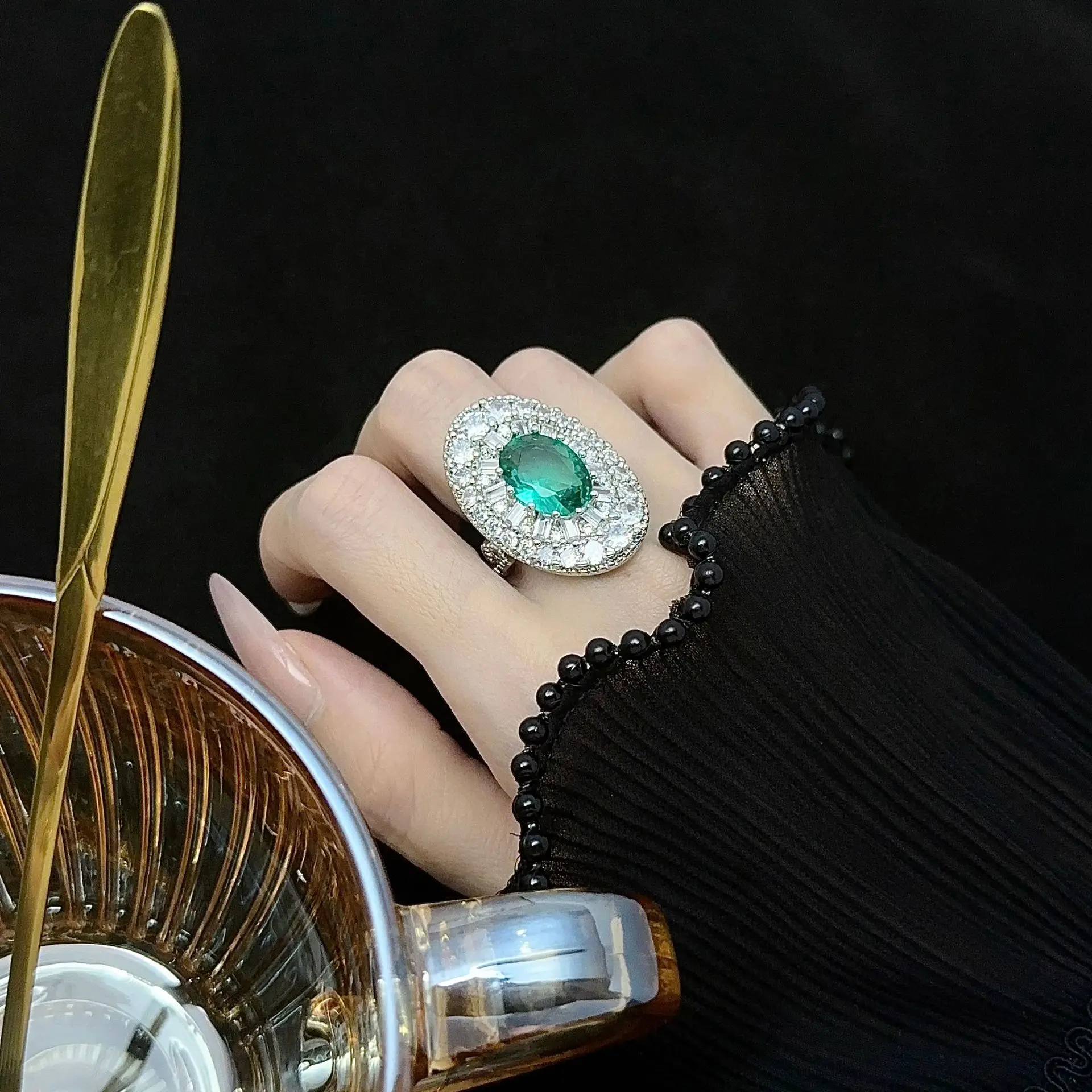 Luxury New Women's Ring Vintage Green Personalized Design Zircon Jewelry Wedding Ball Party Fashion Accessories Gift