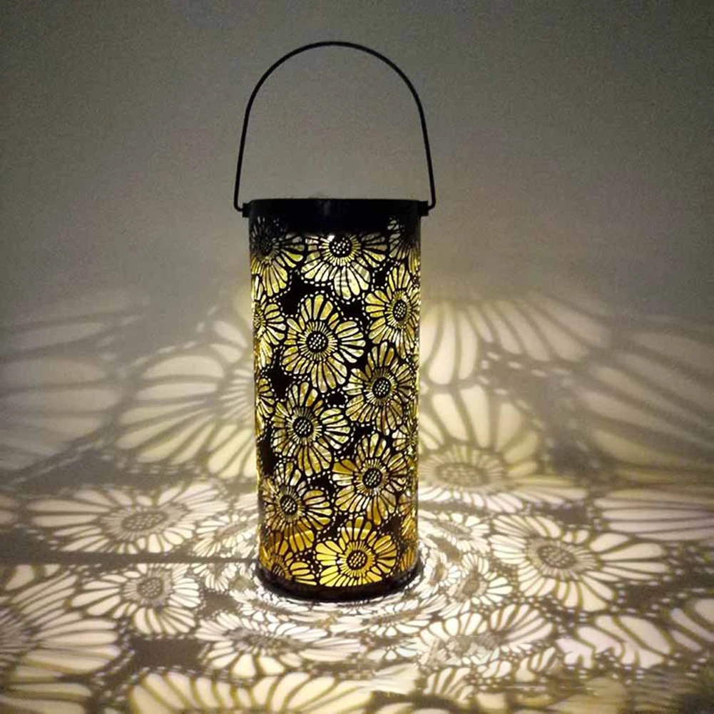 

LED Solar Lantern Wrought Iron Hanging Lamp Hollow-out Chrysanthemum Pattern Projection Light Outdoor Garden Yard Art Decoration