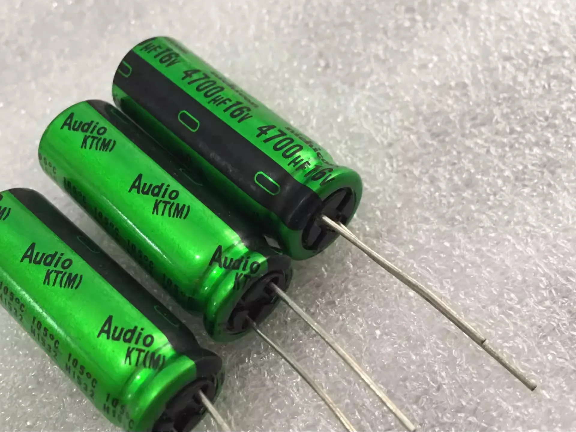 

3 шт./лот 16В 4700мкФ — Высококачественный аудиоэлектролитический конденсатор