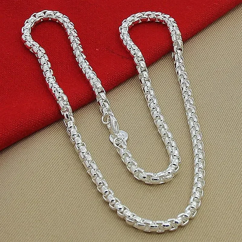 Thumbnail 4 - #7 Trending Silver Necklaces Right Now